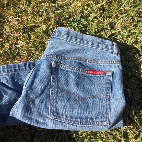 VINTAGE guess ? jean shorts - Picture 3 of 11
